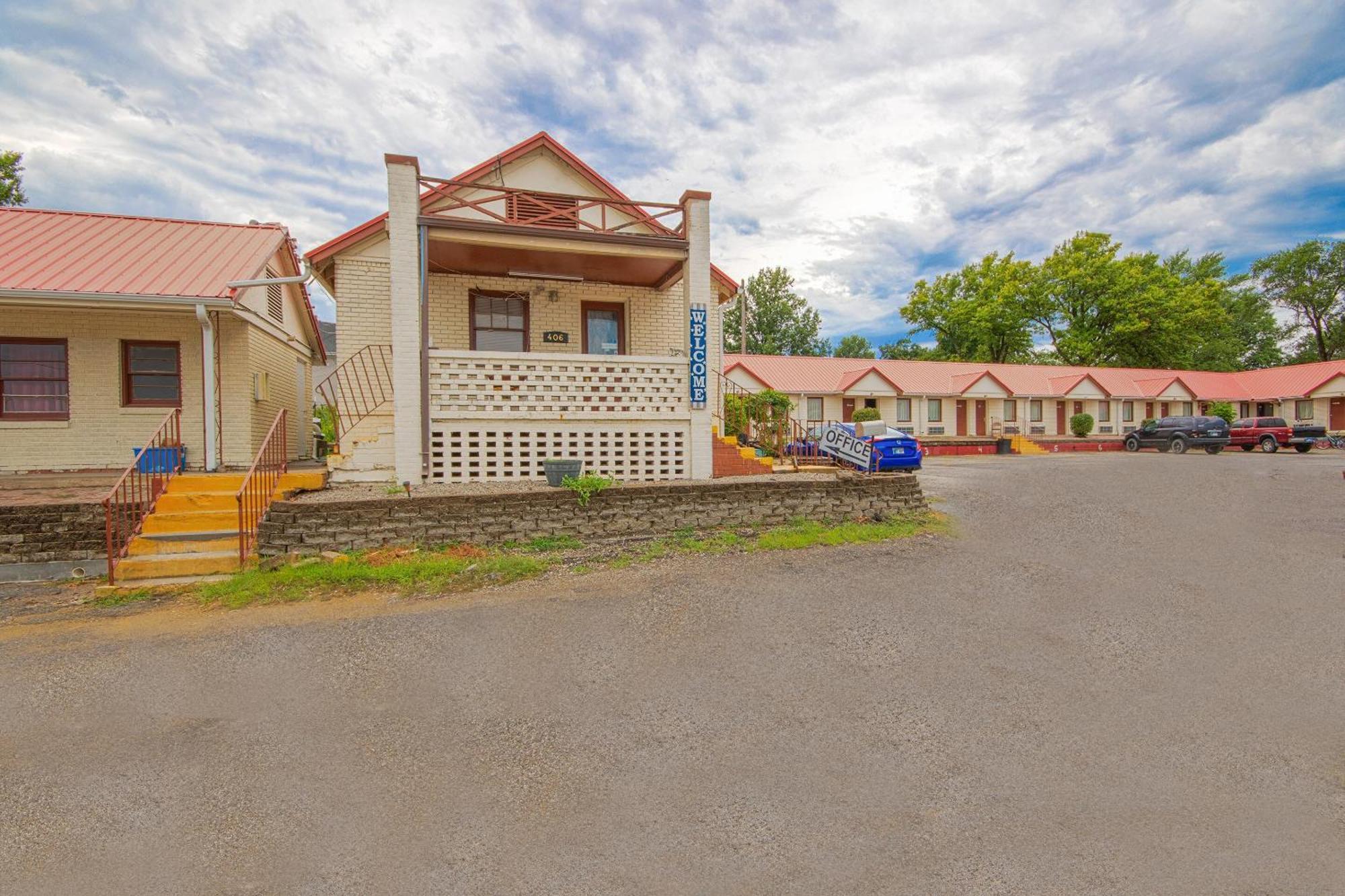 Sunflower Motel Hiawatha By Oyo Dış mekan fotoğraf