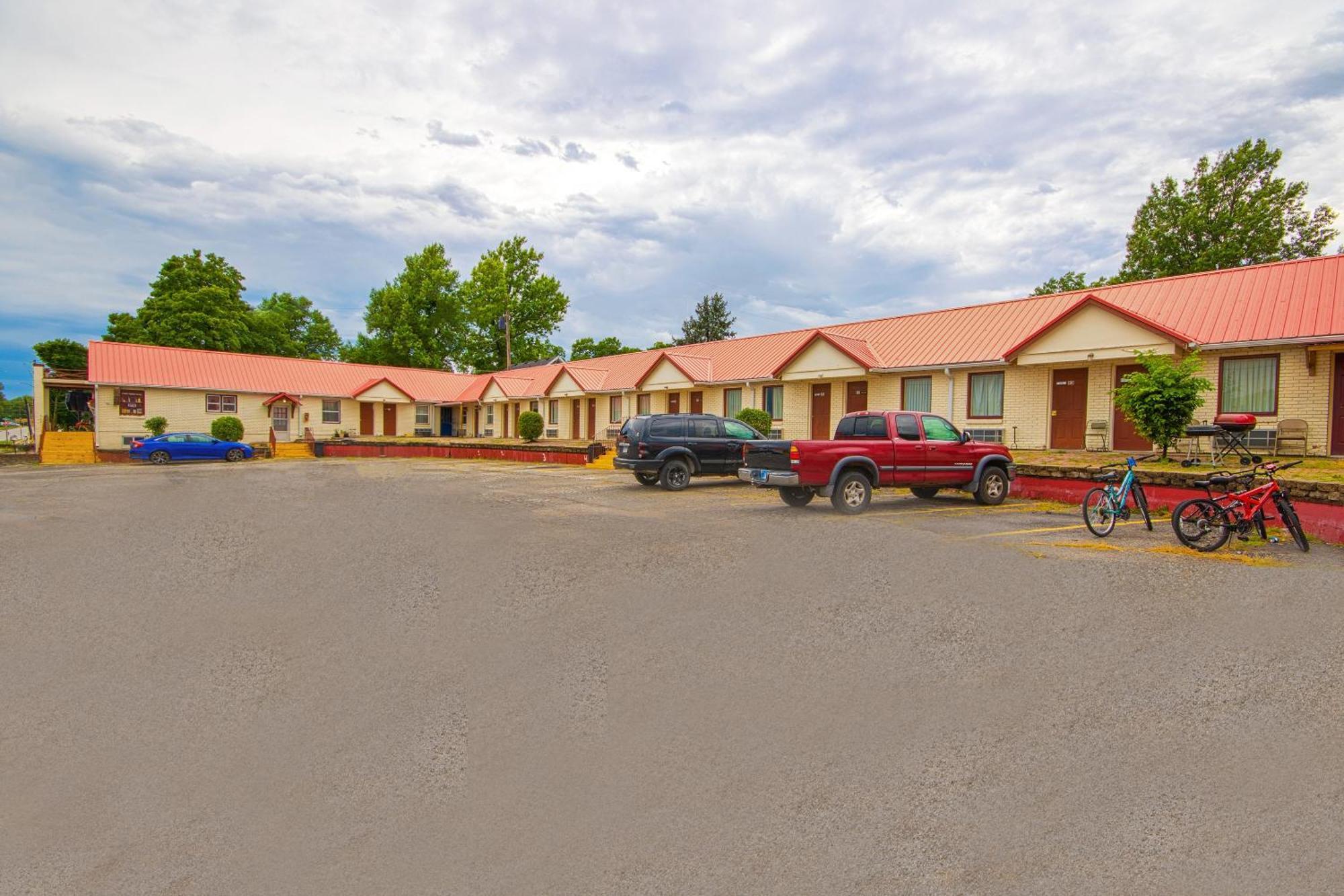 Sunflower Motel Hiawatha By Oyo Dış mekan fotoğraf