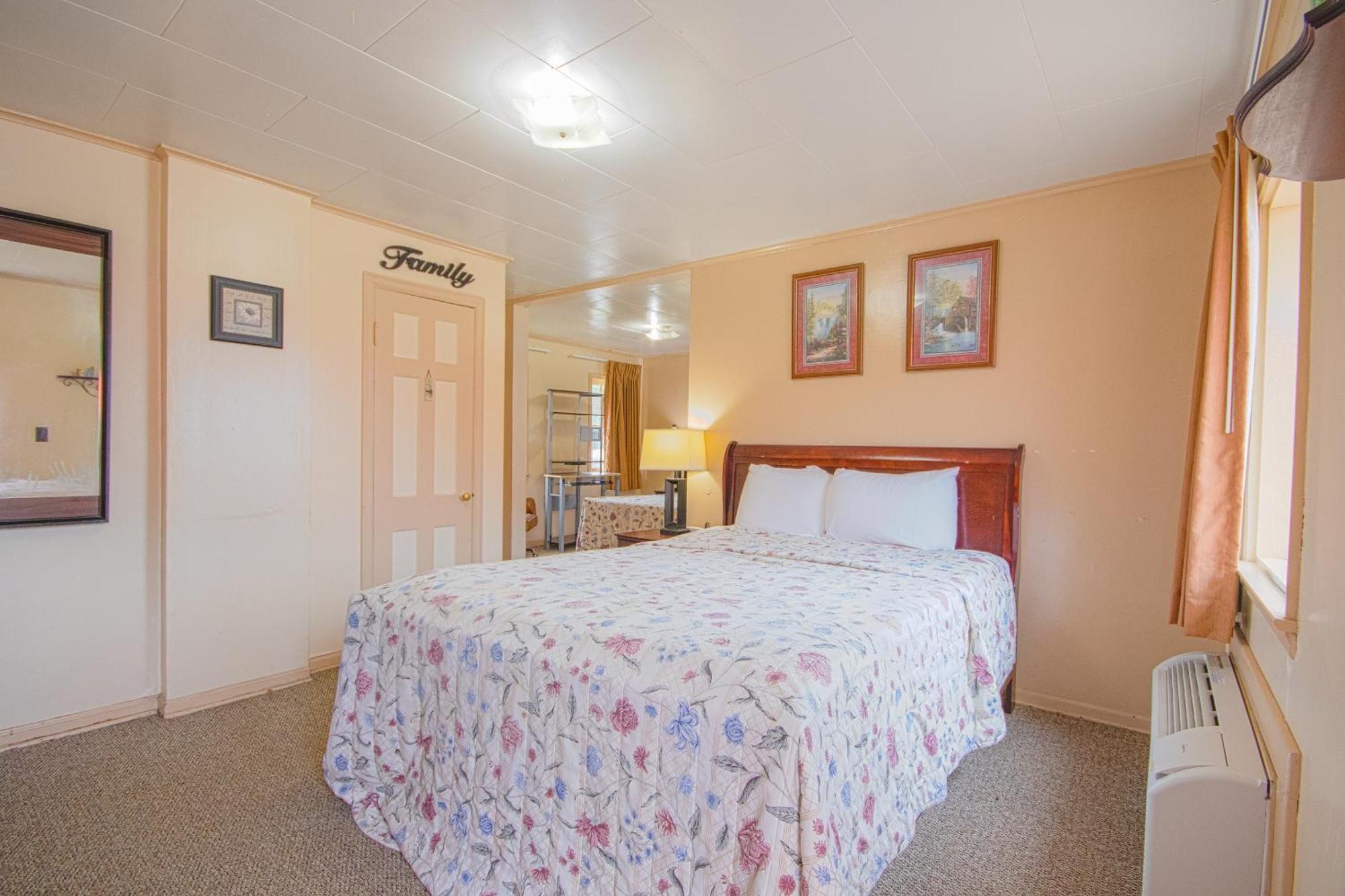 Sunflower Motel Hiawatha By Oyo Dış mekan fotoğraf